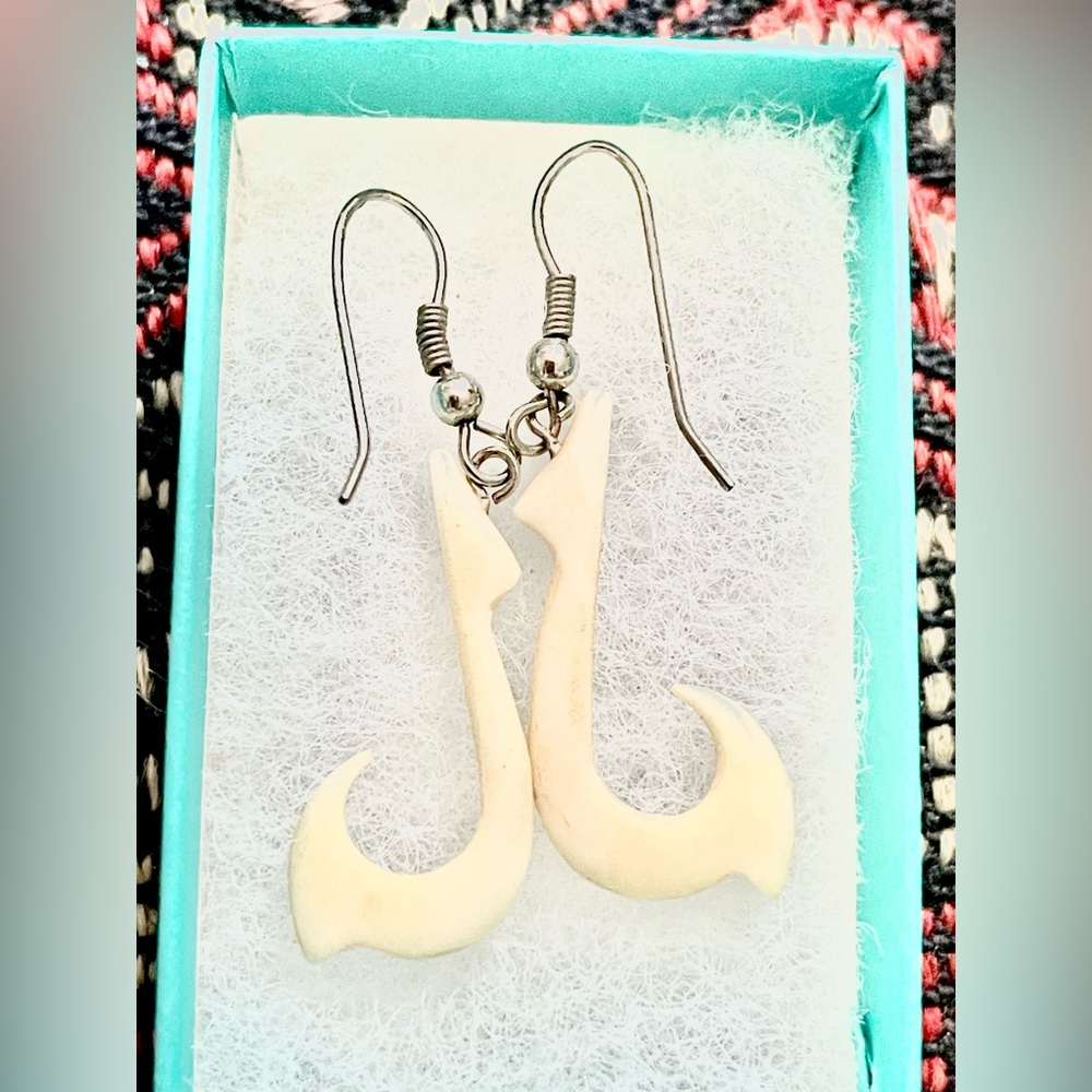 Maui local fish hook earrings. Carved from Axis Deer antlers.